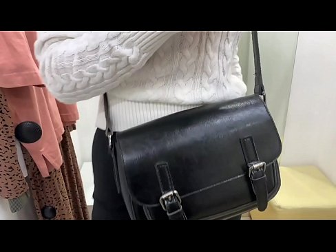 ❤️ Masturbazione pubblica della giovane cagna FeralBerry con un dildo nel camerino ❤️ Porno duroal it.pornoxlxx.ru ❤️